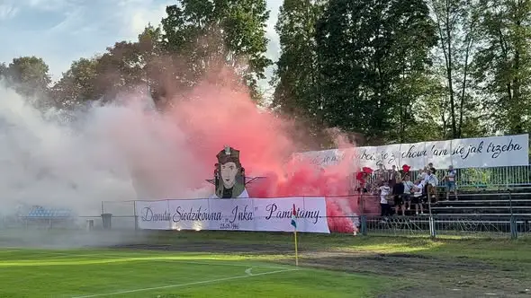 Oprawa patriotyczna na meczu Unii Nowa Sarzyna – Sokół Kamień