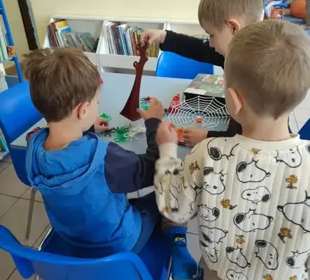 Dzień Głośnego Czytania w bibliotece w Nowej Sarzynie – przedszkolaki odkrywały radość książek
