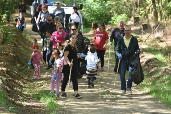 Uczniowie z Grodziska Dolnego posprzątali las w ramach akcji „Sprzątanie świata”