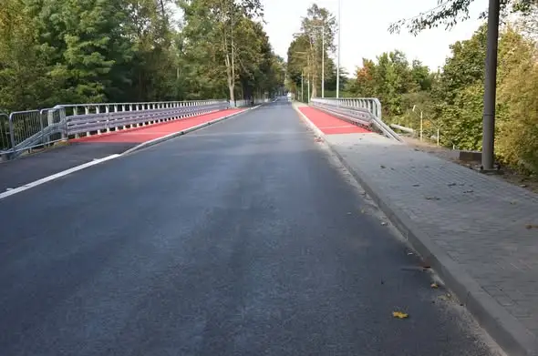 Nowa Sarzyna: otwarto przebudowaną ul. 1 Maja z mostem na Trzebośnicy