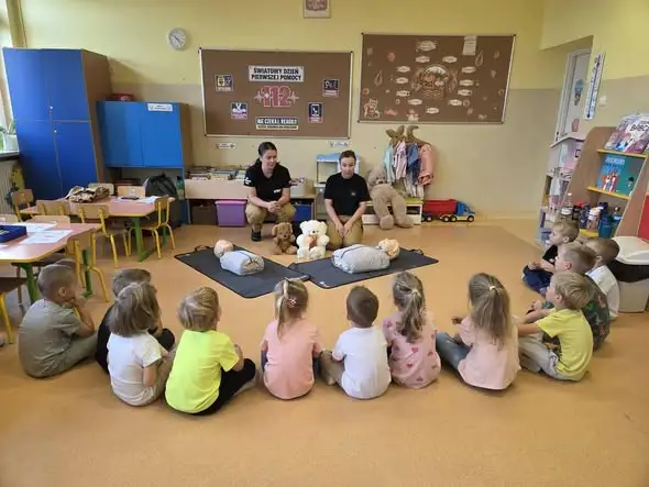 Strażacy z OSP Grodzisko Dolne uczyli przedszkolaków pierwszej pomocy