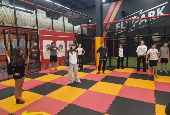 Klasa 7a z wizytą w Rzeszowie – Fly Park i kino w jeden dzień