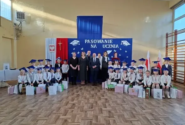 Pierwszoklasiści z Łętowni oficjalnie przyjęci do szkolnej społeczności