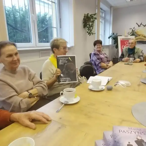 Dyskusyjny Klub Książki w Nowej Sarzynie analizował „Stalowe niebo” Marii Paszyńskiej